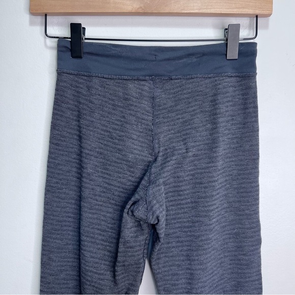 Lululemon Grey Flare Capri Pants Size 2 - Picture 6 of 11